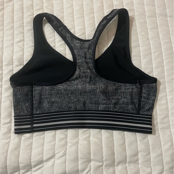 Under Armour Sports Bra Size Small - Picture 2 of 2